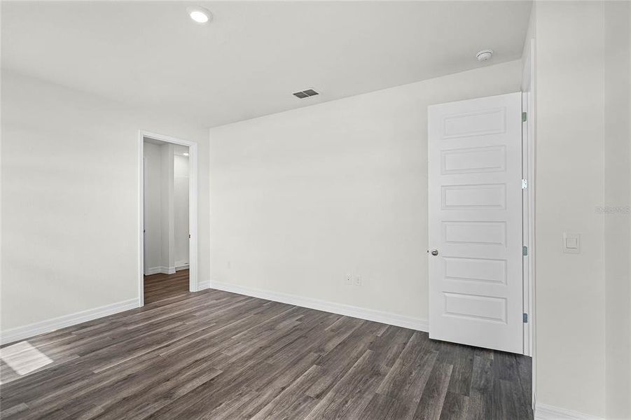 Spacious, unfurnished interior of a new home in Lakes of Mount Dora, Mount Dora (Image 17).
