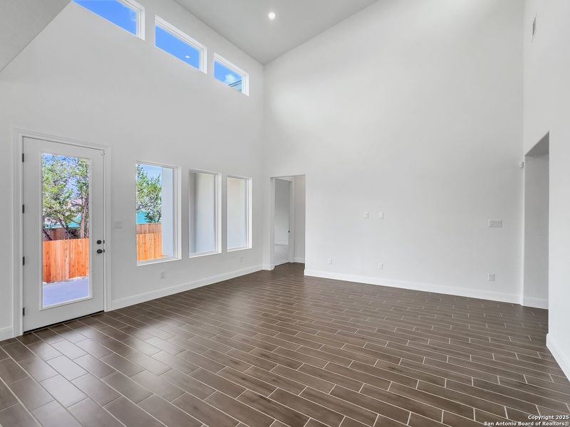 Spacious, unfurnished interior of a new home in , Blanco (Image 23).