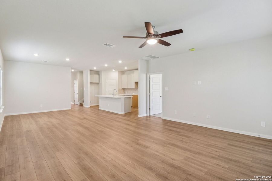 Spacious, unfurnished interior of a new home in Estancia Ranch - Premier Series, San Antonio (Image 22). Spacious, unfurnished interior of a new home in Estancia Ranch - Premier Series, San Antonio (Image 22).