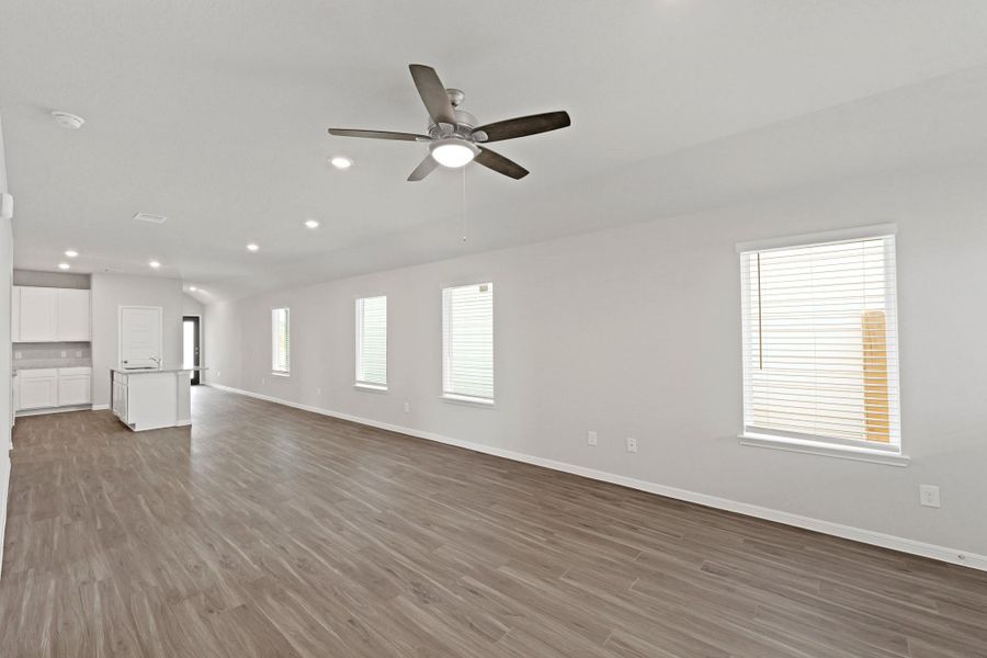 Spacious, unfurnished interior of a new home in Bammel Oaks, Houston (Image 13).