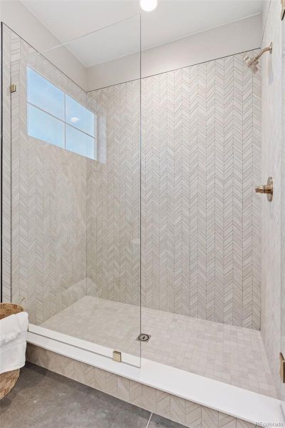 Photos are of a similar unit. Photos are of a similar unit.