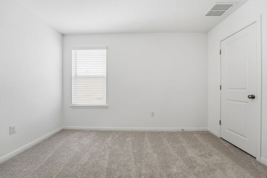 Spacious, unfurnished interior of a new home in Longview, Del Valle (Image 17).