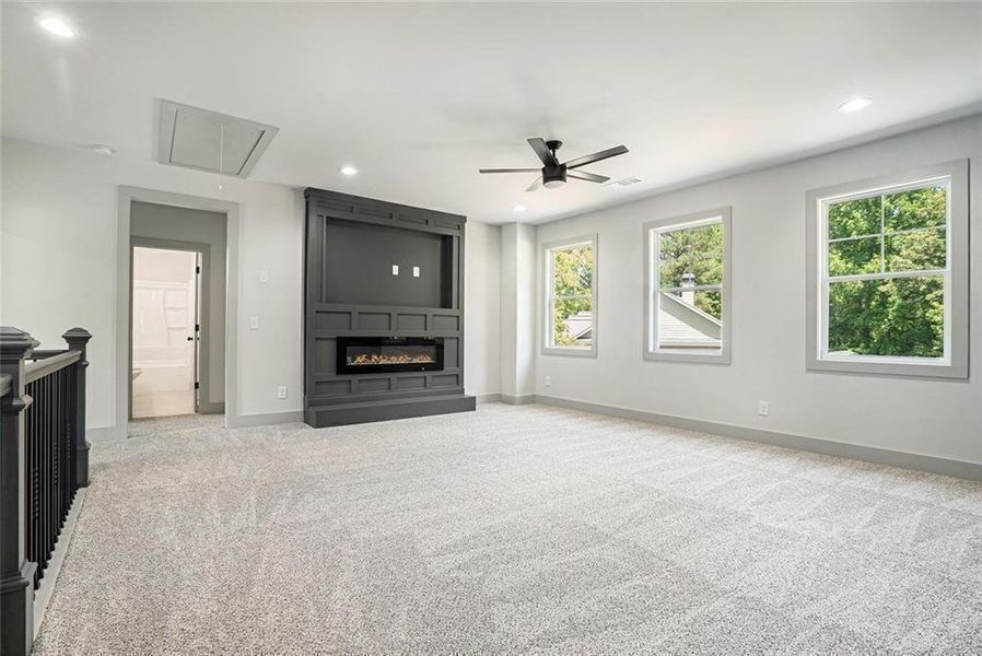 Spacious, unfurnished interior of a new home in , Oxford (Image 40).