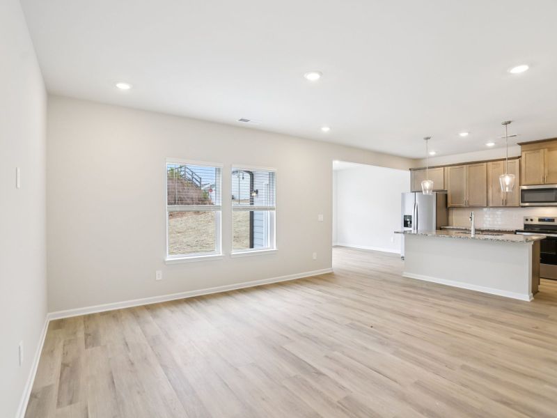 Spacious, unfurnished interior of a new home in Hawthorne Station, College Park (Image 13).