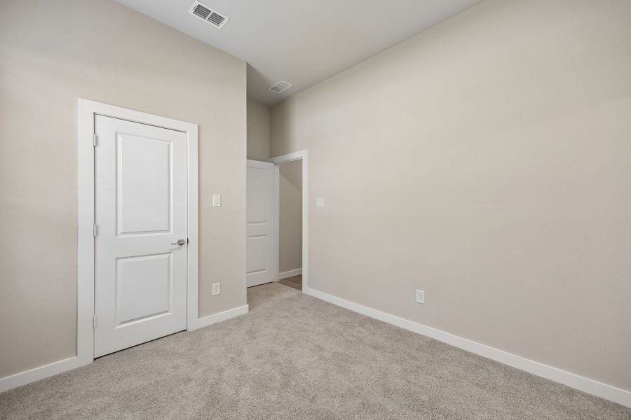 Spacious, unfurnished interior of a new home in Dove Hollow, Waxahachie (Image 33). Spacious, unfurnished interior of a new home in Dove Hollow, Waxahachie (Image 33).