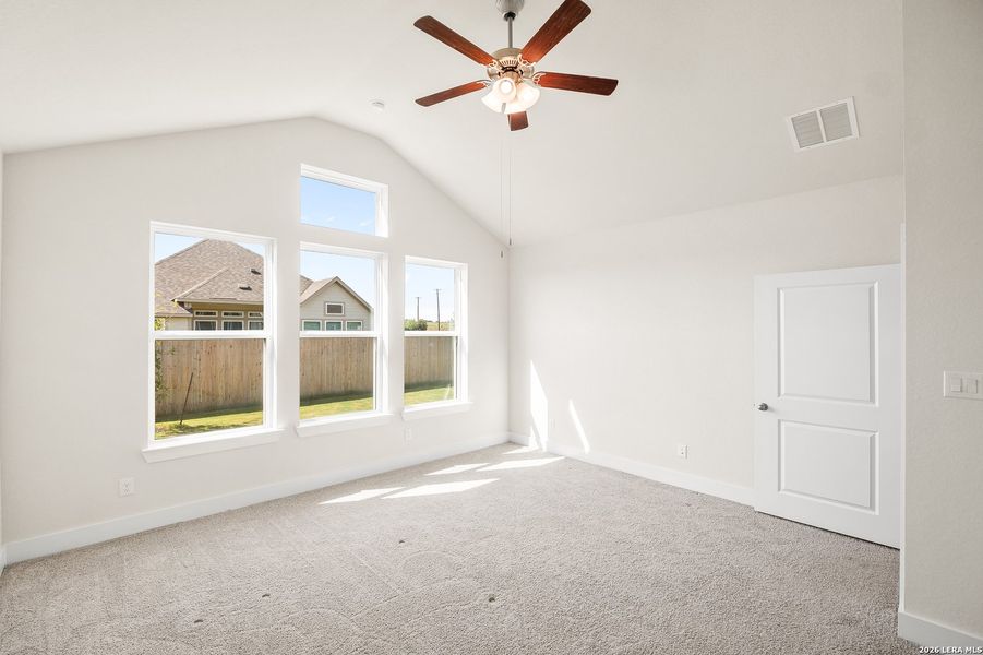 Spacious, unfurnished interior of a new home in Westridge, San Antonio (Image 25).