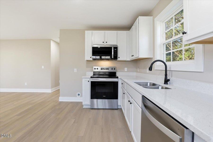 22-204 S Pender St-22