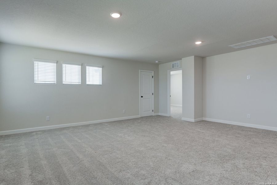 Spacious, unfurnished interior of a new home in Saddlebrook Ranch, Schertz (Image 16).