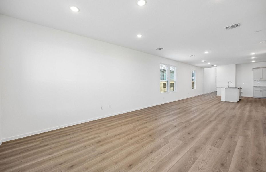 Spacious, unfurnished interior of a new home in Stokesbury, Waller (Image 16).