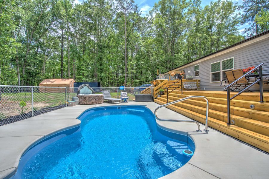 Exterior details and patio area of a home in , Summerton (Image 24).