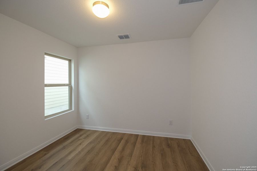 Spacious, unfurnished interior of a new home in Agave, San Antonio (Image 9).