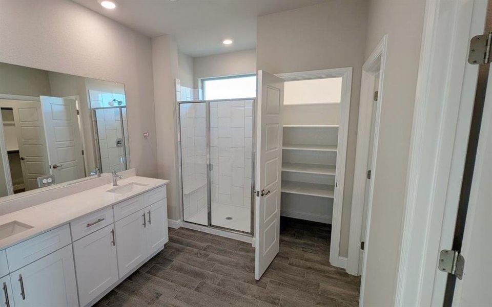 Furnished interior view inside a new home in Bella Vista, Granbury (Image 7). Furnished interior view inside a new home in Bella Vista, Granbury (Image 7).