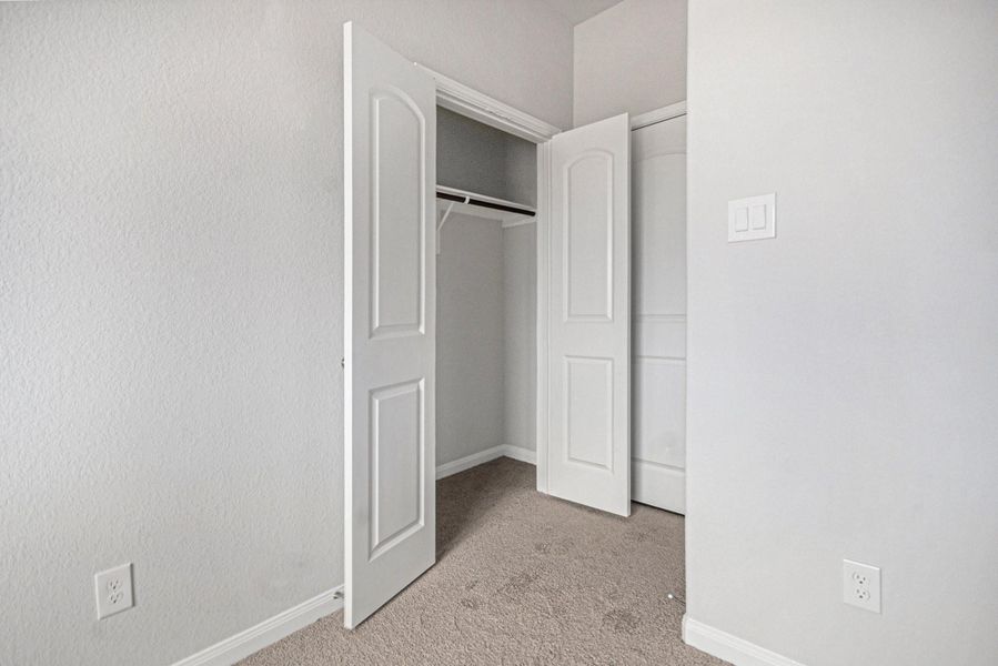 Spacious, unfurnished interior of a new home in , Bay City (Image 14).