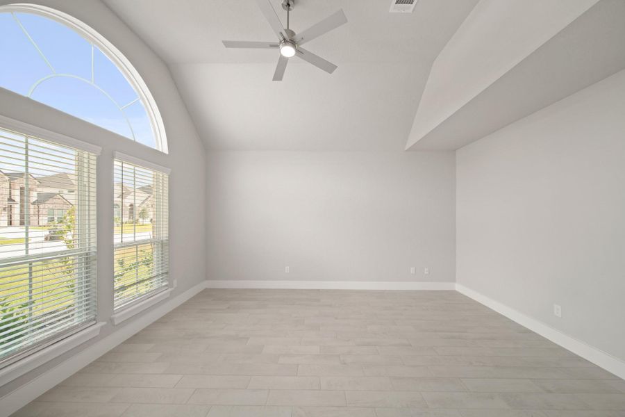 Spacious, unfurnished interior of a new home in Morton Creek Ranch, Katy (Image 28).