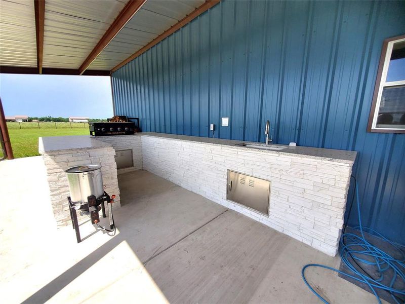 Spacious Outdoor Kitchen.