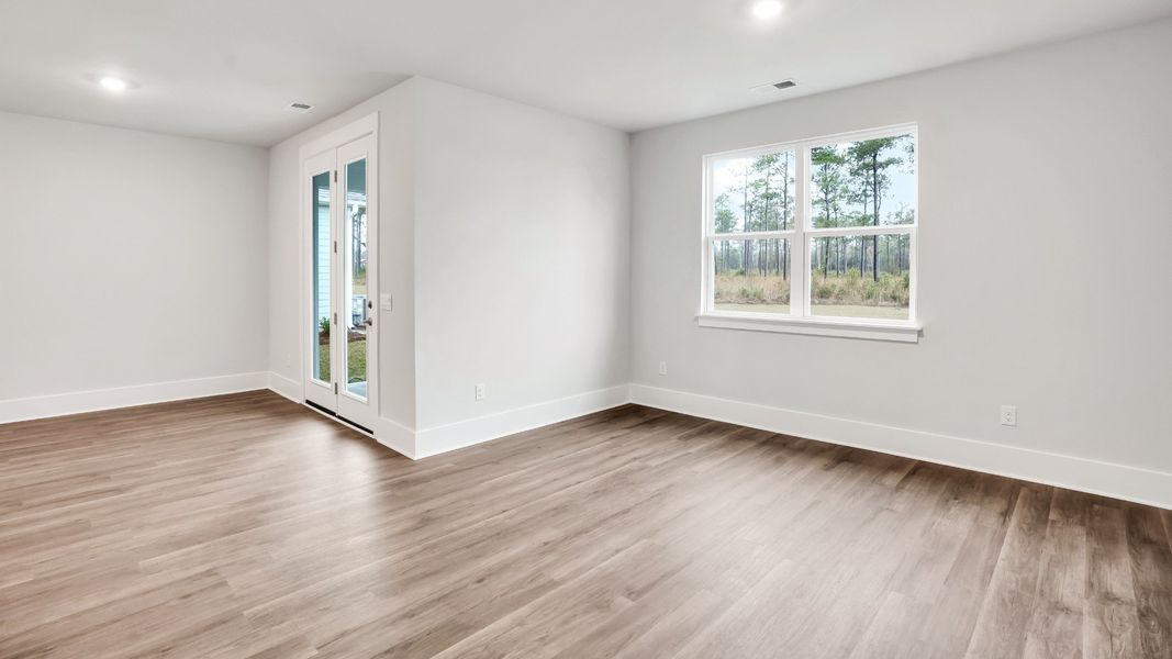 Spacious, unfurnished interior of a new home in Rolling Hills, Bolivia (Image 18).