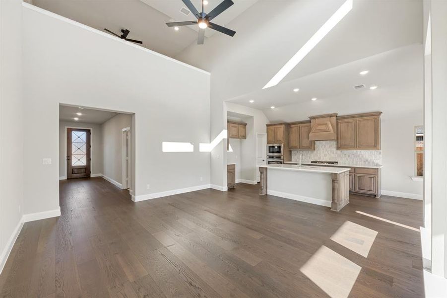 Spacious, unfurnished interior of a new home in Sable Creek, Sanger (Image 28).
