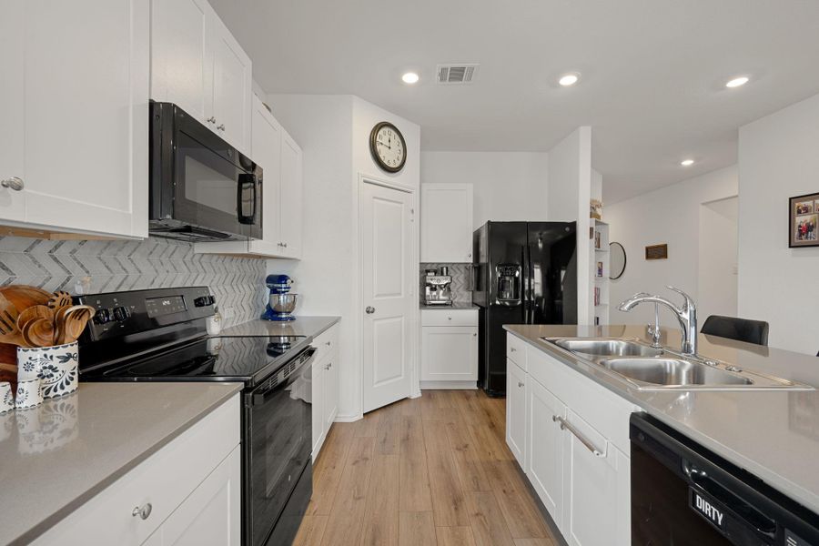 Furnished interior view inside a new home in Thunder Rock, Marble Falls (Image 8).