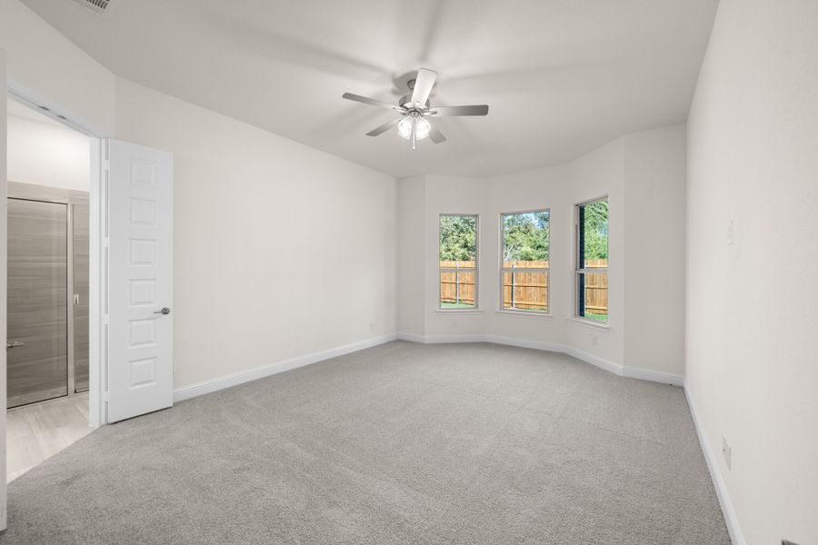 Spacious, unfurnished interior of a new home in Sheppard's Place, Waxahachie (Image 21).