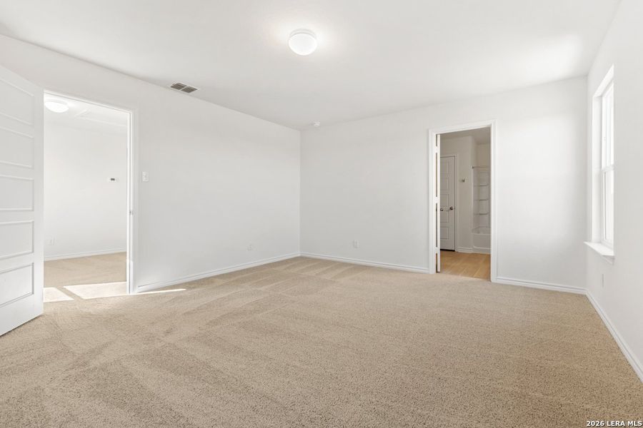 Spacious, unfurnished interior of a new home in Punta Verde, Converse (Image 24).