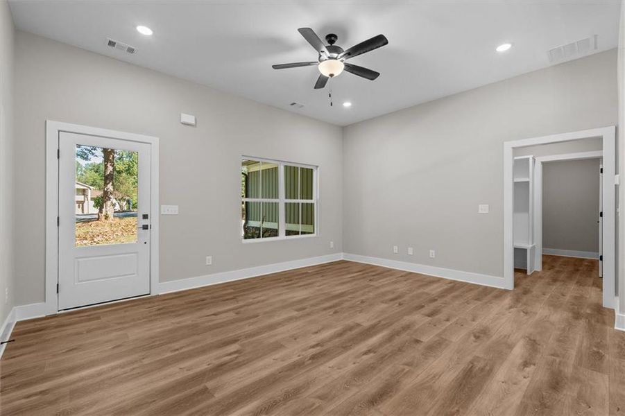 Spacious, unfurnished interior of a new home in , Carrollton (Image 31).