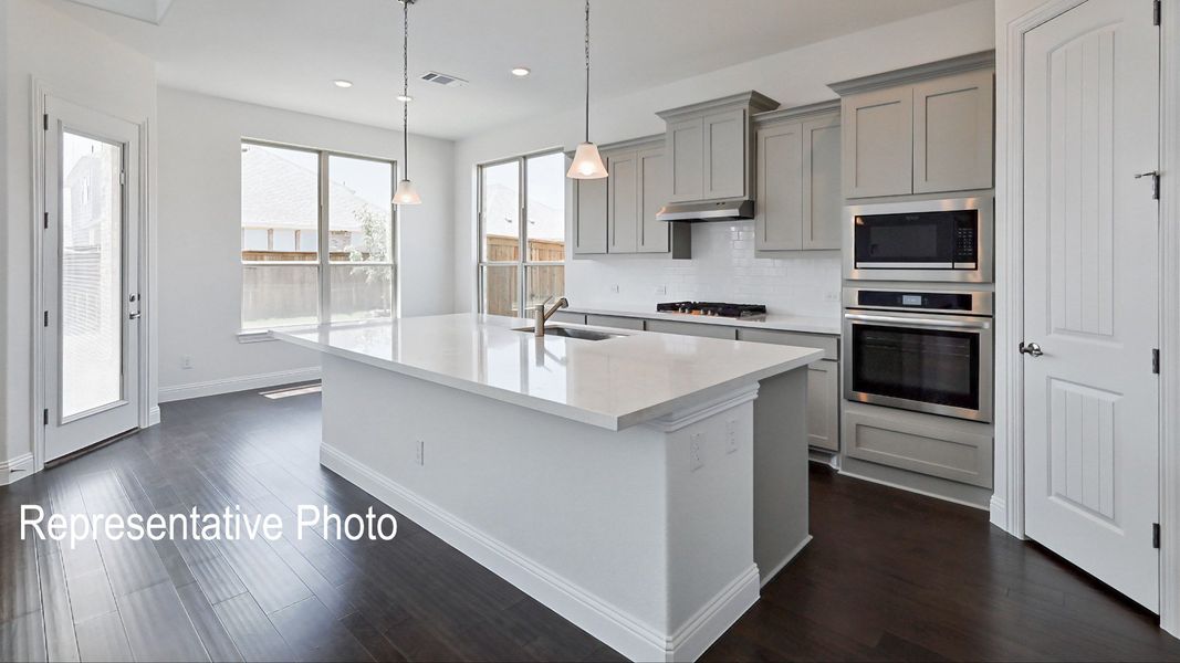 Furnished interior view inside a new home in Ridge Crossing, Waxahachie (Image 5).