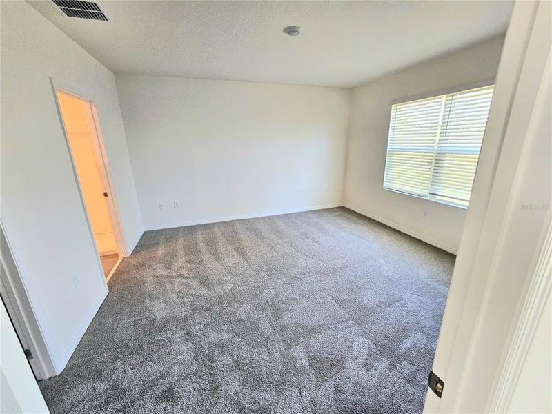 Spacious, unfurnished interior of a new home in Charles Cove Express, Davenport (Image 13).