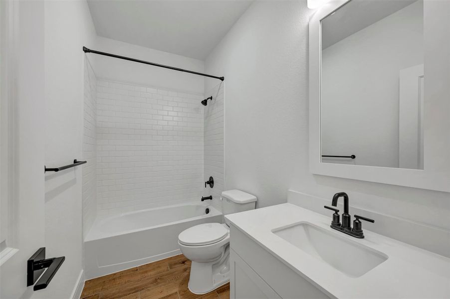 Hall bath 2 (*Photo not of actual home and used for illustration purposes only.)
