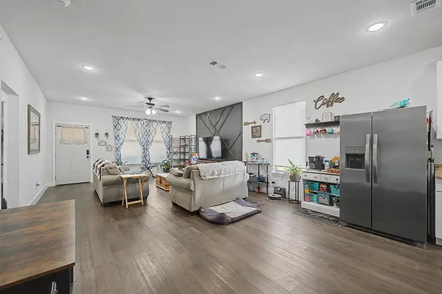 Furnished interior view inside a new home in , Malakoff (Image 16).