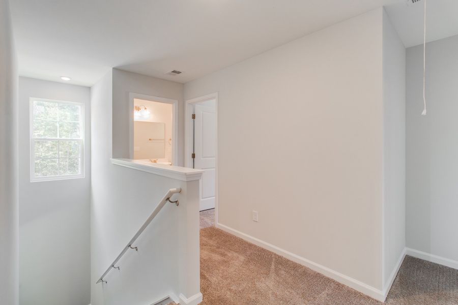 Spacious, unfurnished interior of a new home in Ellington, Elgin (Image 25).