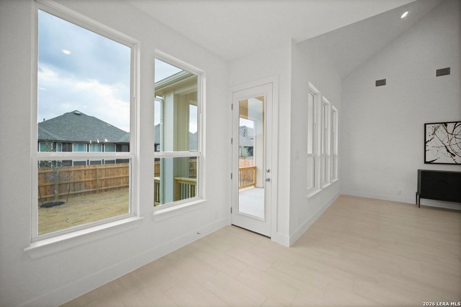 Spacious, unfurnished interior of a new home in Davis Ranch, San Antonio (Image 26).