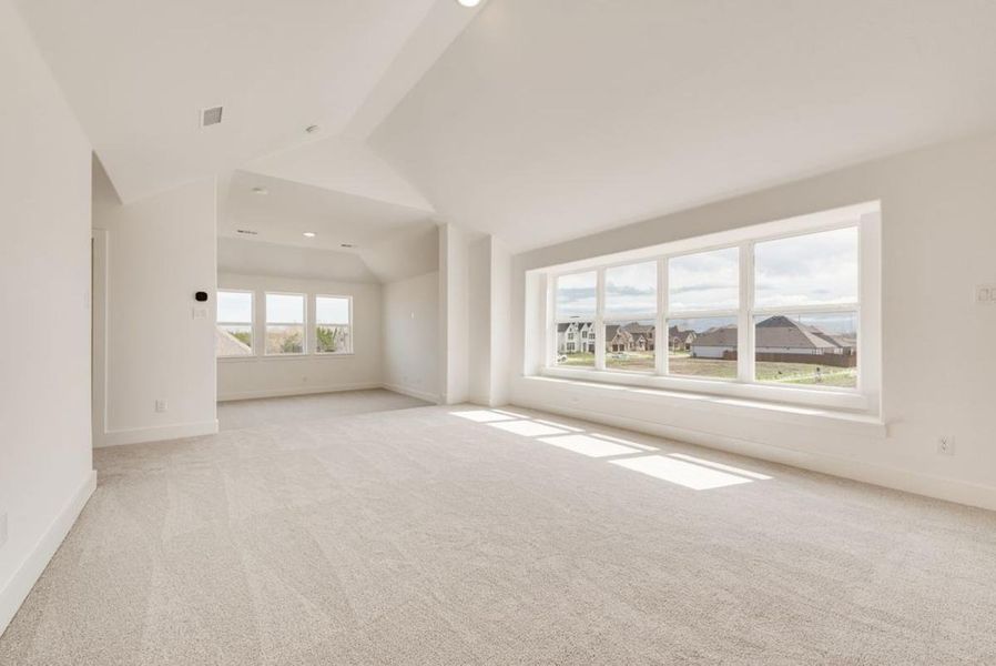 Spacious, unfurnished interior of a new home in Edgewater, Fate (Image 19).