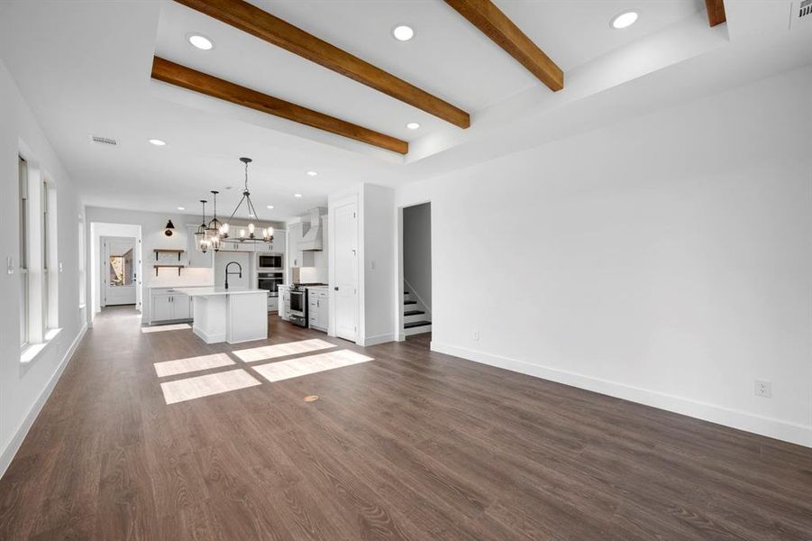 Spacious, unfurnished interior of a new home in Heath Golf & Yacht Villas, Heath (Image 33).