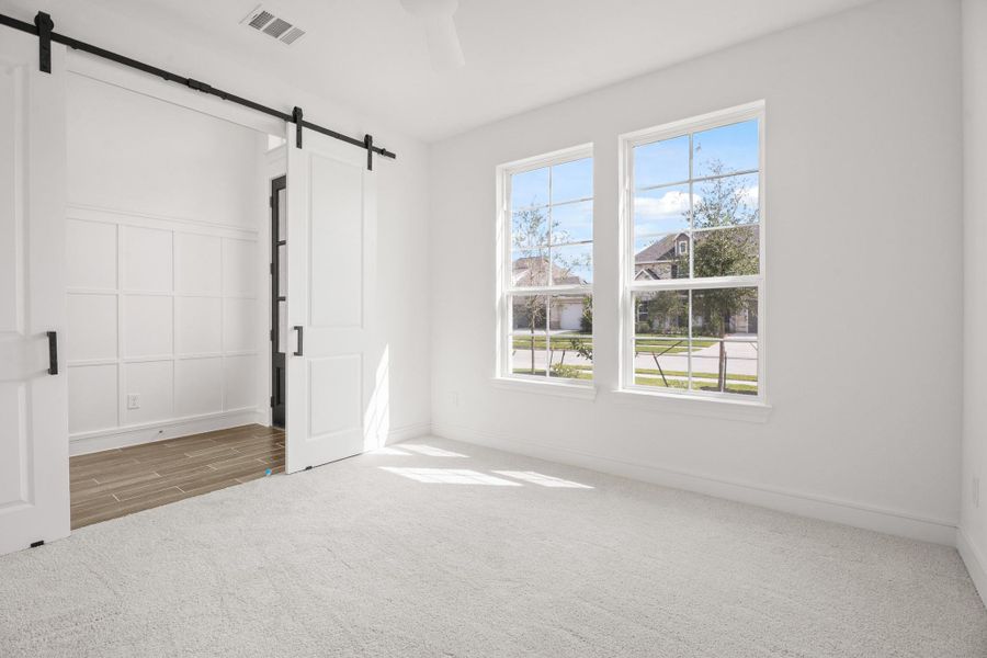 Convenient home office (*Photo not of actual home and used for illustration purposes only.) Convenient home office (*Photo not of actual home and used for illustration purposes only.)