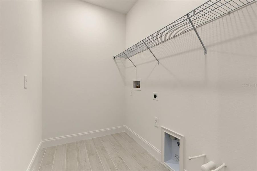 Spacious, unfurnished interior of a new home in Tamarack at Two Rivers, Zephyrhills (Image 16).