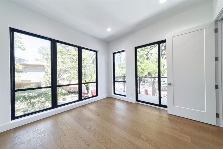 Spacious, unfurnished interior of a new home in , Dallas (Image 23).
