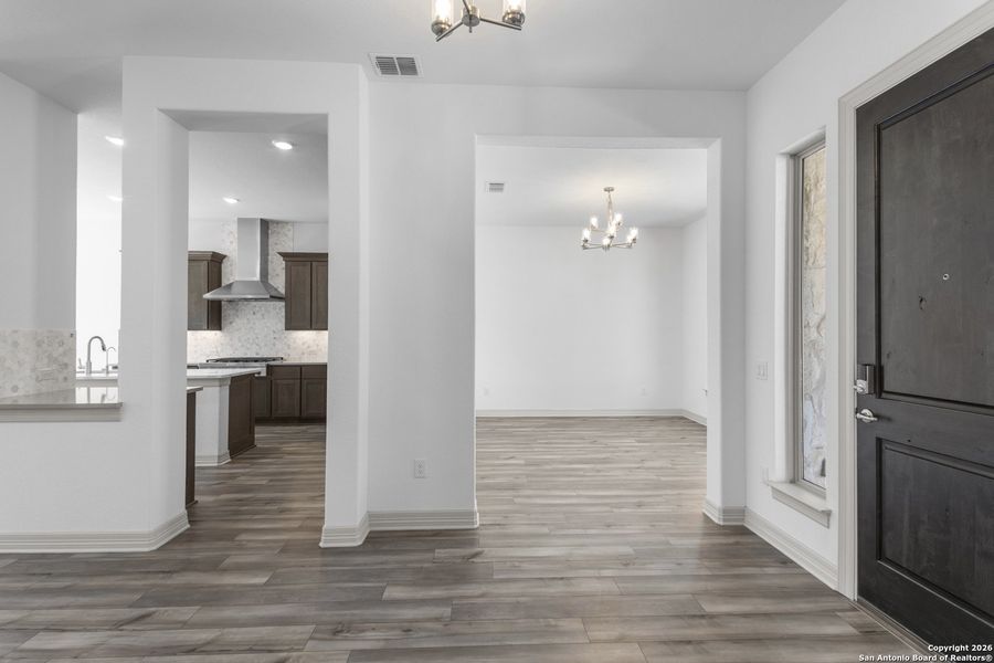 Spacious, unfurnished interior of a new home in Highland Estates, San Antonio (Image 26).