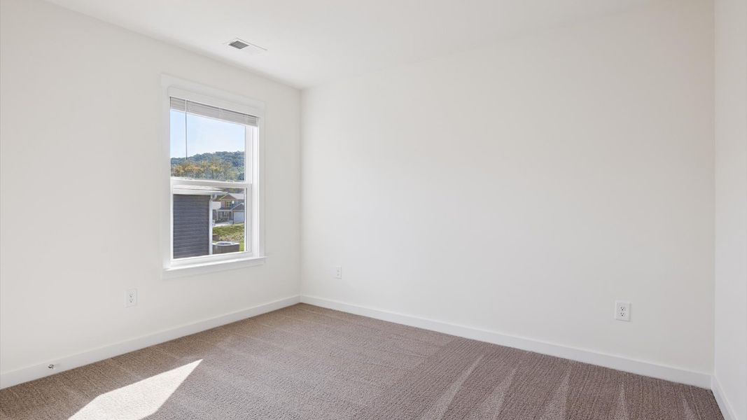 Spacious, unfurnished interior of a new home in Emory Creek, Harriman (Image 15).