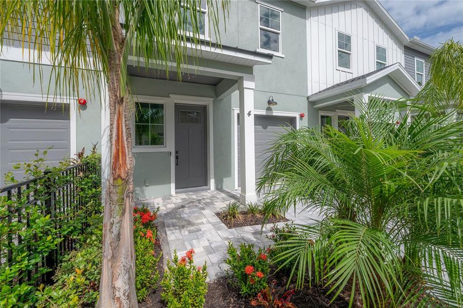 Exterior details and patio area of a home in , Tampa (Image 27).