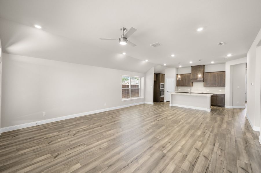 Spacious, unfurnished interior of a new home in Pirate Village, Granbury (Image 19).