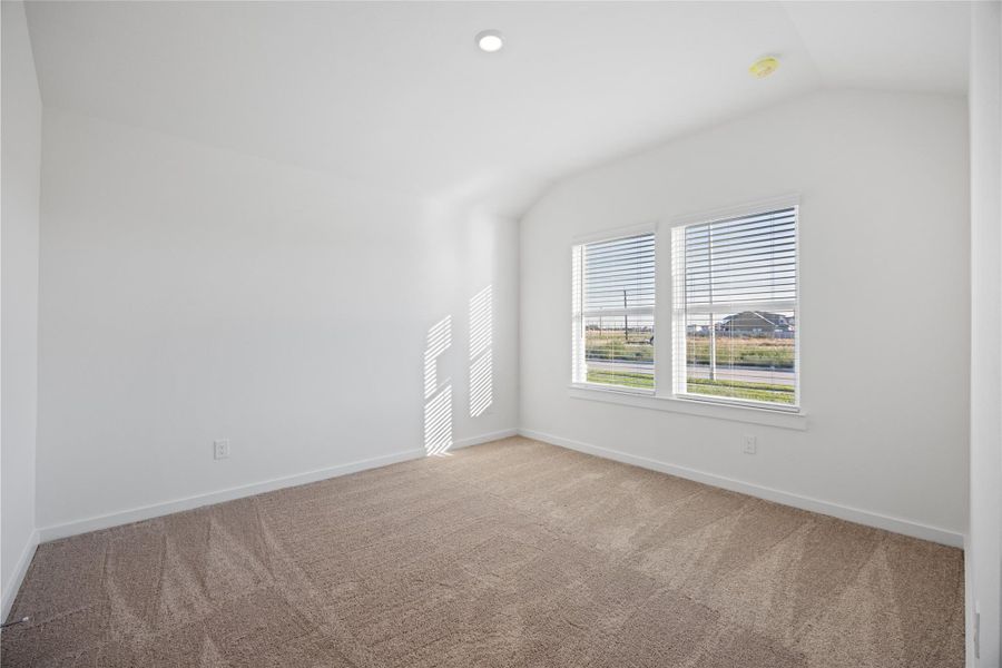 Spacious, unfurnished interior of a new home in Glendale Lakes, Rosharon (Image 15).