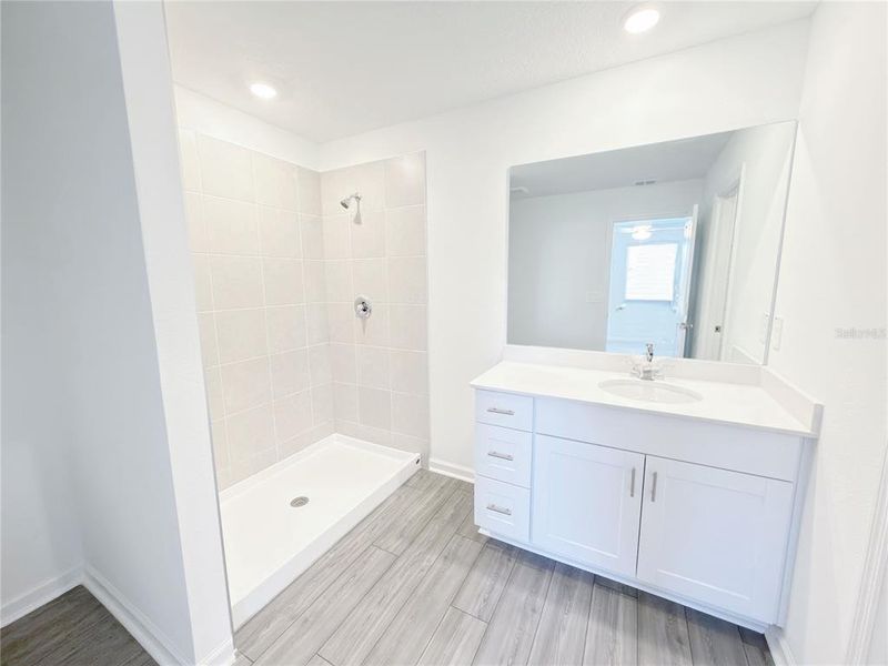 Furnished interior view inside a new home in , Ocala (Image 5).