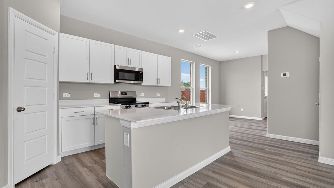 Furnished interior view inside a new home in Saratoga, Granbury (Image 5).