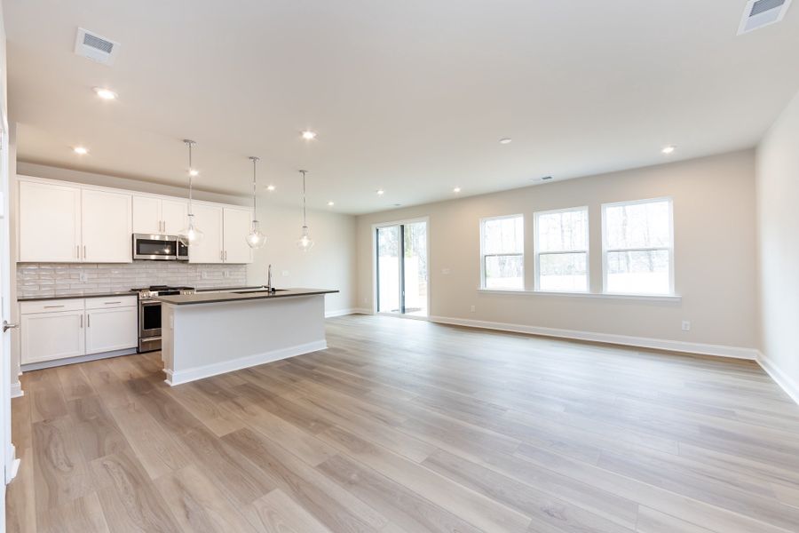 Spacious, unfurnished interior of a new home in Southbridge, Fort Mill (Image 23).