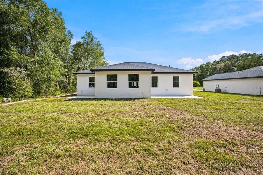 Exterior details and patio area of a home in , Dunnellon (Image 23).