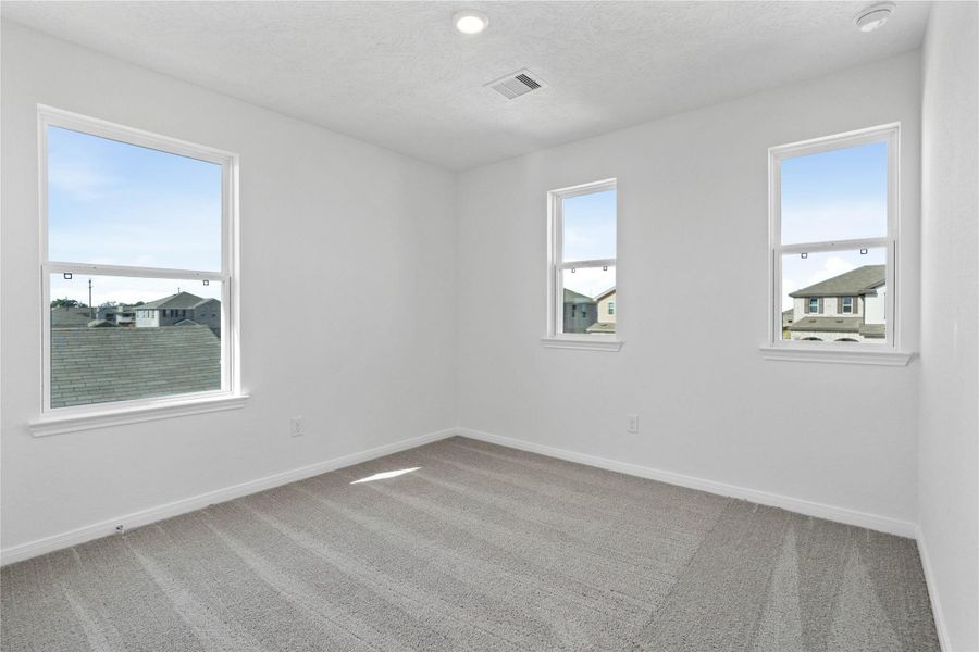 Spacious, unfurnished interior of a new home in Vida Costera, Texas City (Image 21).