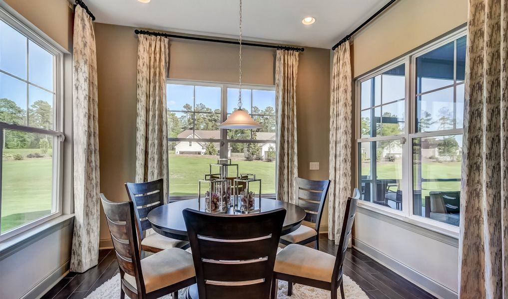 Dining Area Dining Area