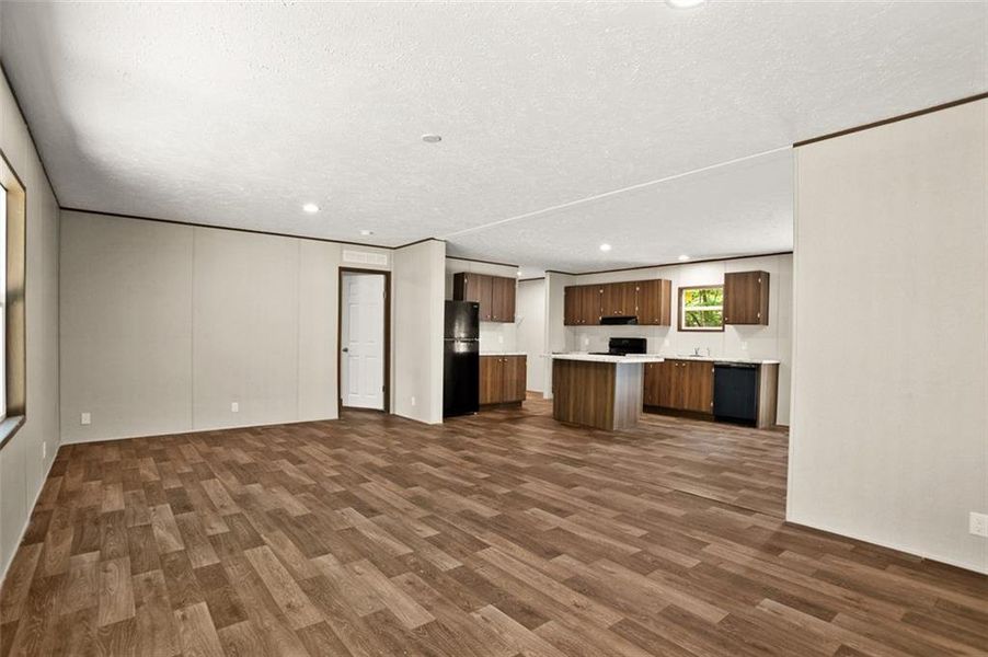 Spacious, unfurnished interior of a new home in , Ellijay (Image 14).