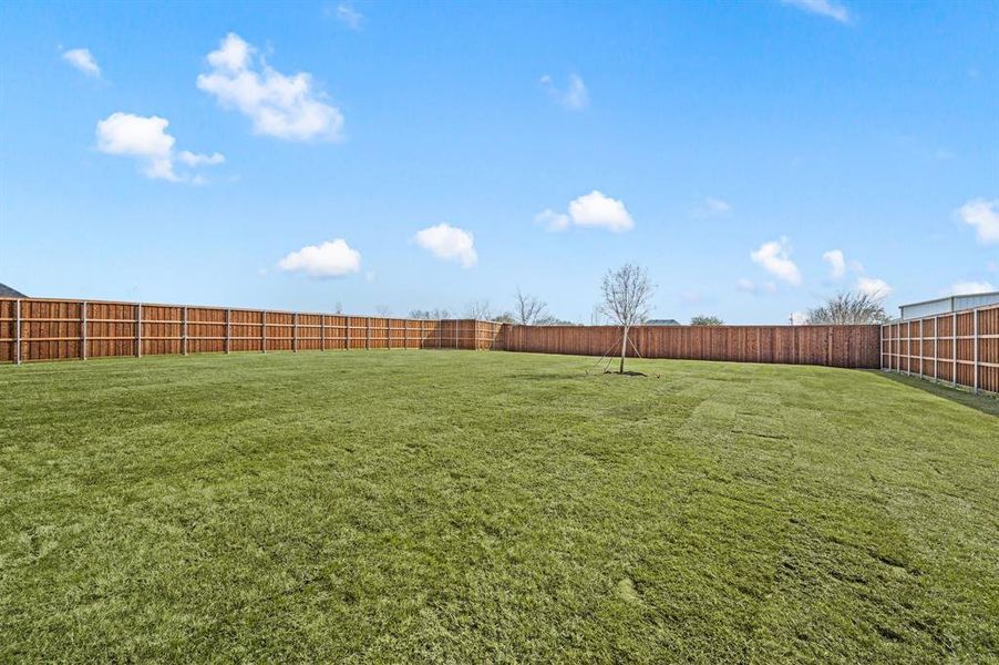Exterior details and patio area of a home in NorthGlen, Haslet (Image 27).