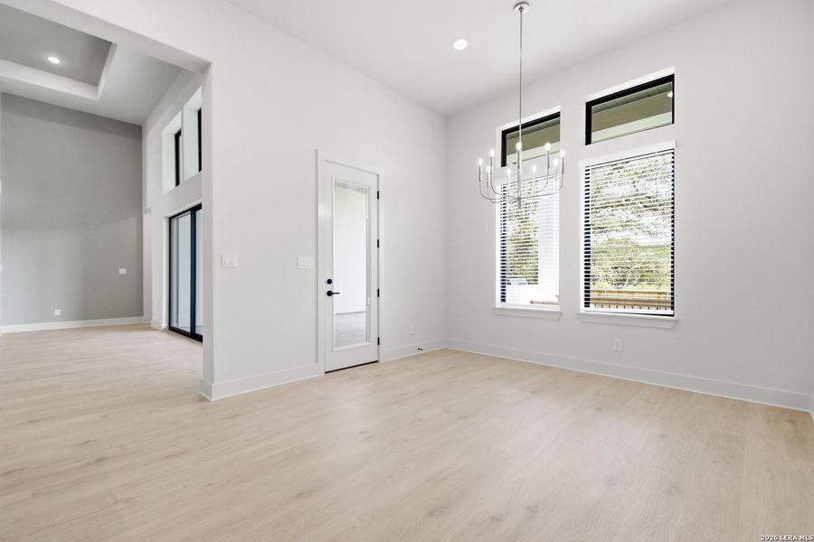 Spacious, unfurnished interior of a new home in Shavano Highlands, San Antonio (Image 38). Spacious, unfurnished interior of a new home in Shavano Highlands, San Antonio (Image 38).